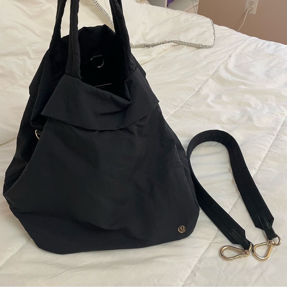 Lululemon on my level tote bag